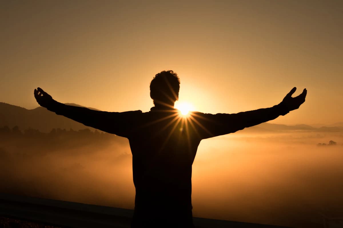 Persoon in stress overlegt met lifestyle coach over preventie burnout en gezondere routines