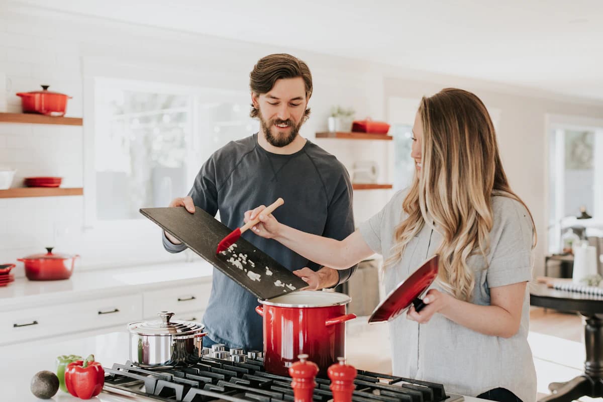 Vrouw in overgang werkt met lifestyle coach aan gezondheid en welzijn
