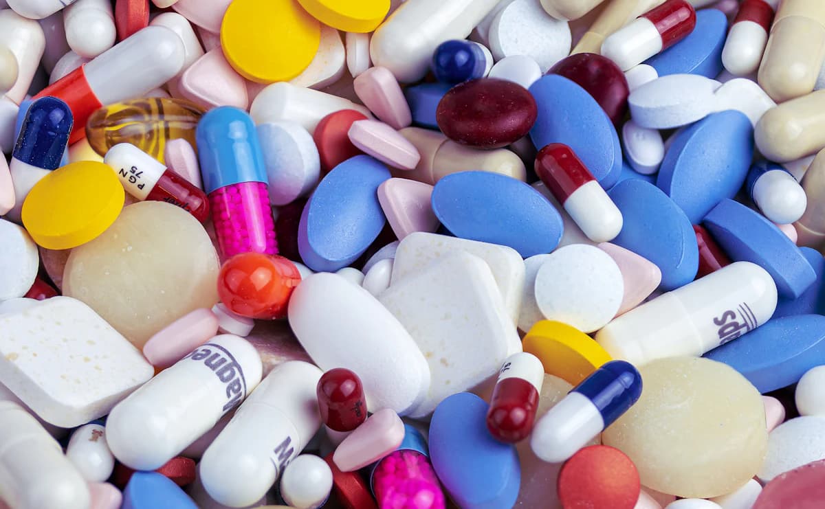Vitamine B12 capsules en bloedtest-buisje